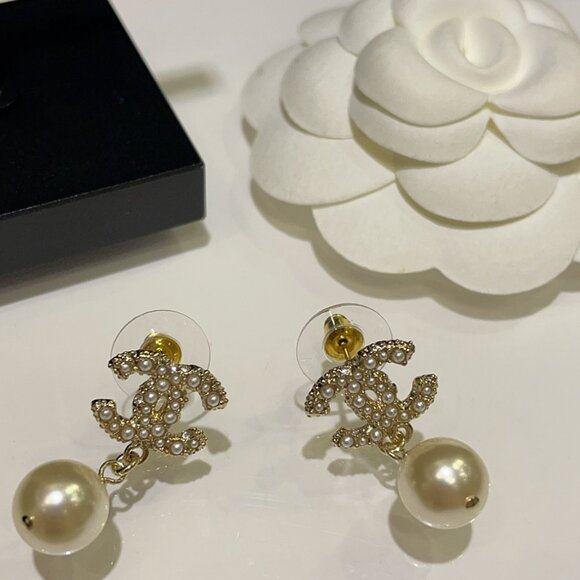 CHANEL Crystal-Embellished Silver Earrings - Picture 2 of 9